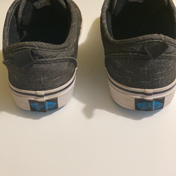 Used VANS shoes ,still in excellent condition. Size 5 US Youth.Open to Offers 🤗 - Picture 2 of 5